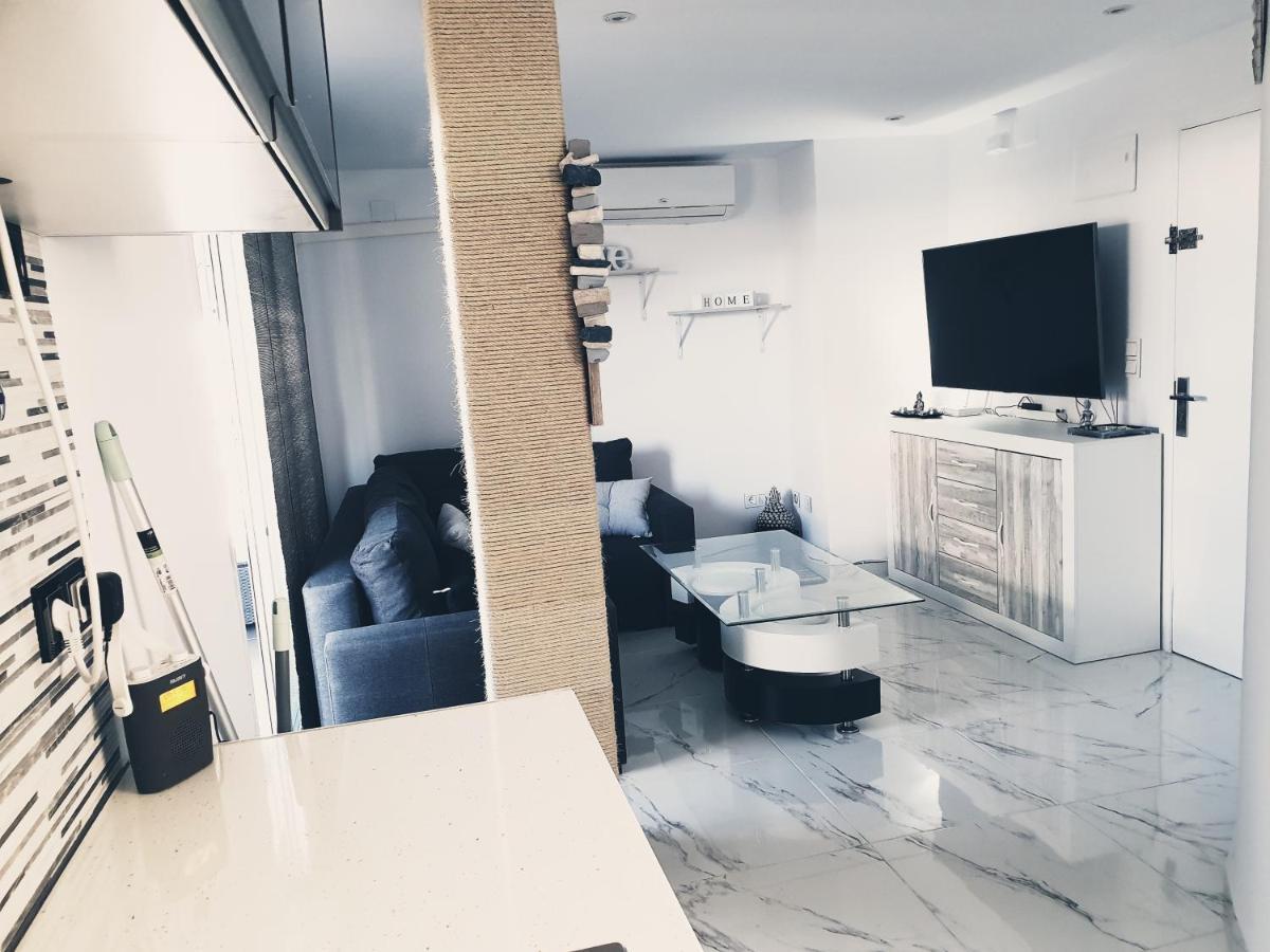 Beachside Apartment In 또레비에하 외부 사진