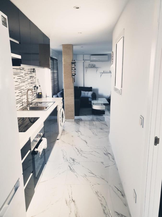 Beachside Apartment In 또레비에하 외부 사진