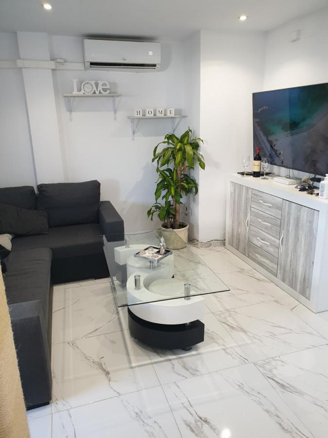 Beachside Apartment In 또레비에하 외부 사진